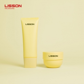 Bao bì mỹ phẩm nhãn hiệu riêng (dạng tuýp và lọ).