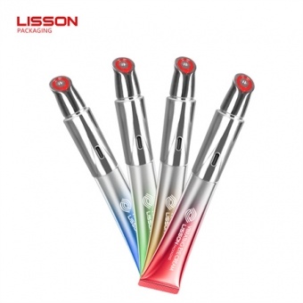 Tuýp kem dưỡng mắt rung điện cải tiến với đầu bôi bằng kim loại.