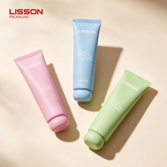 Ống đựng mỹ phẩm bằng nhựa PE mờ, nắp tròn bằng nhựa PP.
